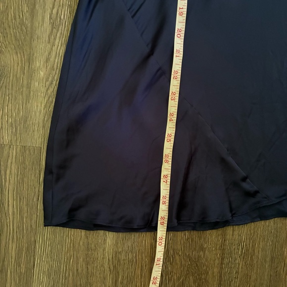 Aritzia Wilfred Only Slip Skirt in Classic Navy - Picture 13 of 13